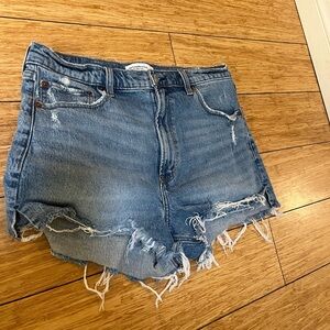 HIgh Rise Abercrombie & Fitch Distressed Mom Shorts SIZE 12/31